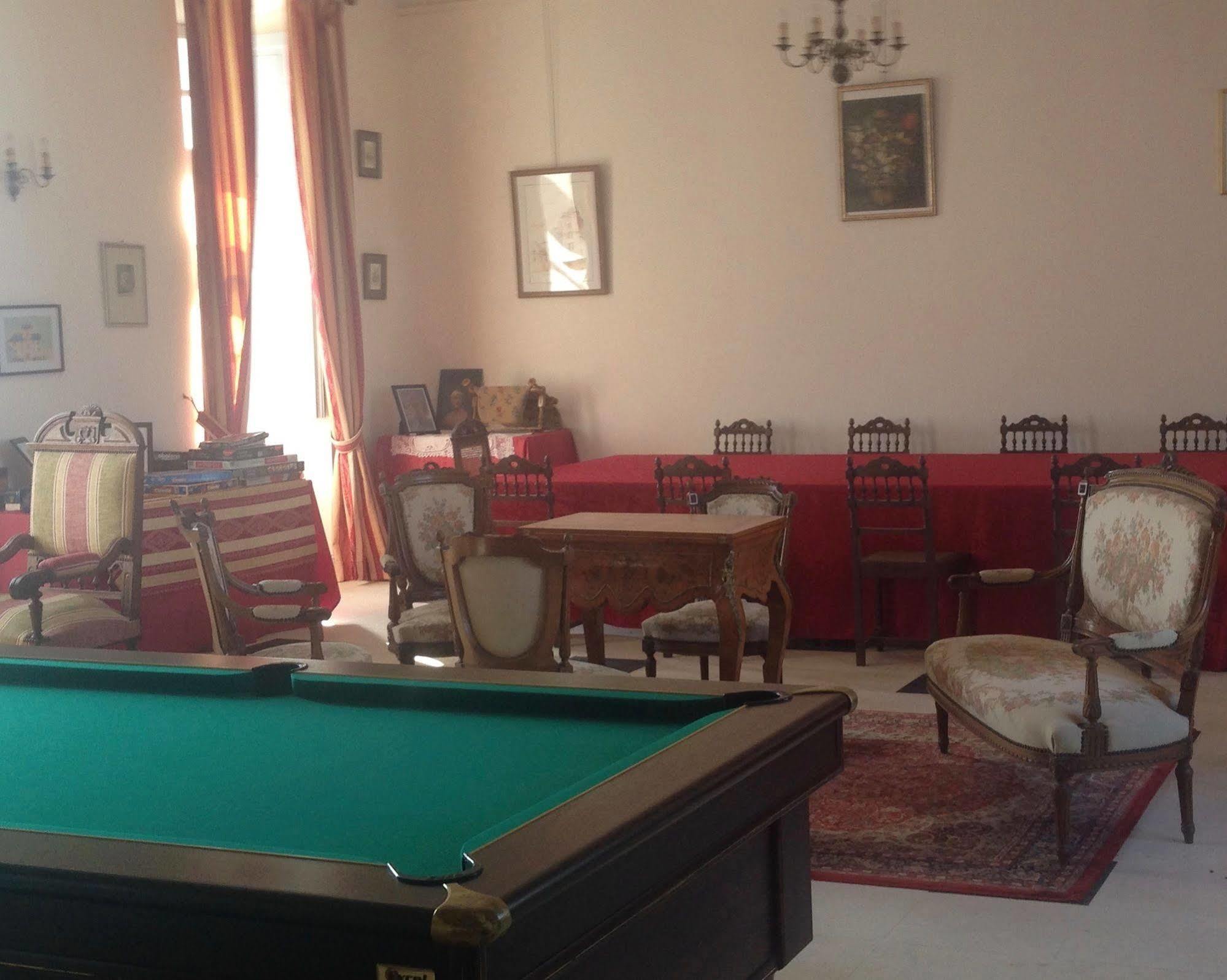 Chateau D'Avanton Luaran gambar